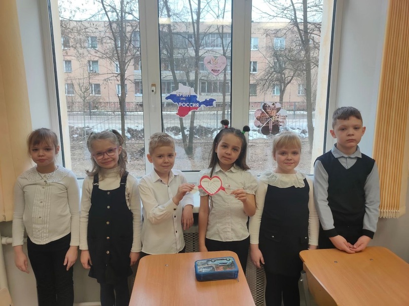 Обучающиеся 1 «Б» класса приняли участие в онлайн-акции «Окна Русской весны»