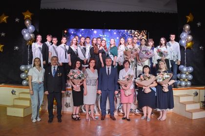 24 мая в БОУ ОО «Созвездие Орла» прозвенел последний звонок для 44 выпускников школы!