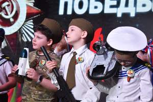 6 мая 2025 года в БОУ ОО «Созвездие Орла» в честь празднования 80-летия Великой Победы состоялось общешкольное мероприятие - конкурс инсценированной патриотической песни «К подвигам героев сердцем прикоснись»