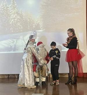 В преддверии Нового года ребят нашей региональной площадки "УчимЗнаем" на базе НКМЦ им З. И. Круглой сегодня ждала волшебная история, полная загадок, смеха и волшебства.