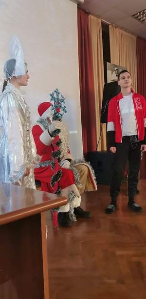 В преддверии Нового года ребят нашей региональной площадки "УчимЗнаем" на базе НКМЦ им З. И. Круглой сегодня ждала волшебная история, полная загадок, смеха и волшебства.