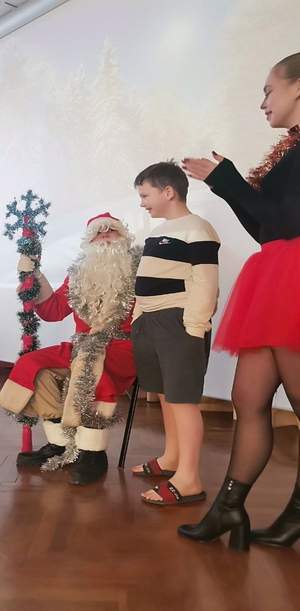 В преддверии Нового года ребят нашей региональной площадки "УчимЗнаем" на базе НКМЦ им З. И. Круглой сегодня ждала волшебная история, полная загадок, смеха и волшебства.