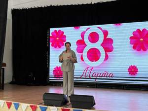 Сегодня в стенах БОУ ОО "Созвездие Орла" состоялось особенное мероприятие, наполненное теплом и заботой. Наш коллектив решил порадовать прекрасных дам настоящим музыкальным праздником!