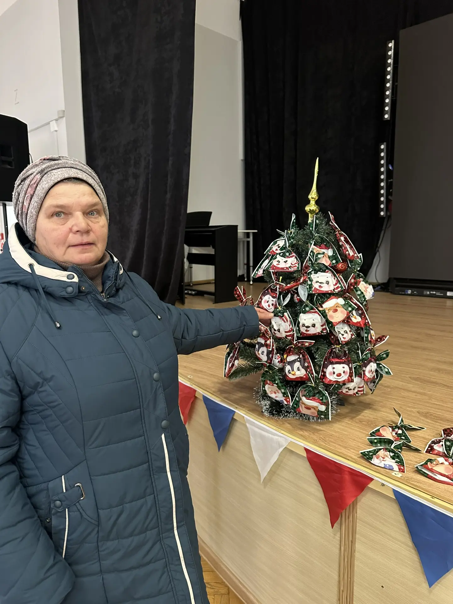 30 декабря 2025 года в БОУ ОО «Созвездие Орла» среди сотрудников прошло праздничное новогоднее путешествие по станциям, с выполнением интерактивных заданий