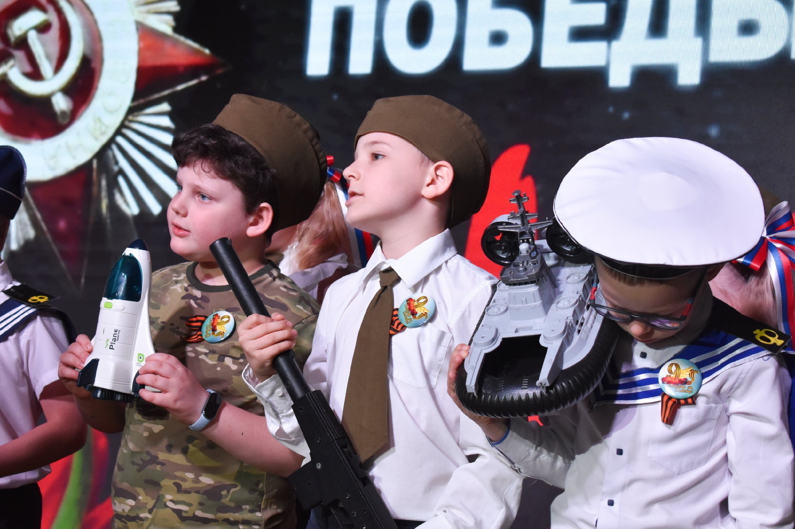 6 мая 2025 года в БОУ ОО «Созвездие Орла» в честь празднования 80-летия Великой Победы состоялось общешкольное мероприятие - конкурс инсценированной патриотической песни «К подвигам героев сердцем прикоснись»