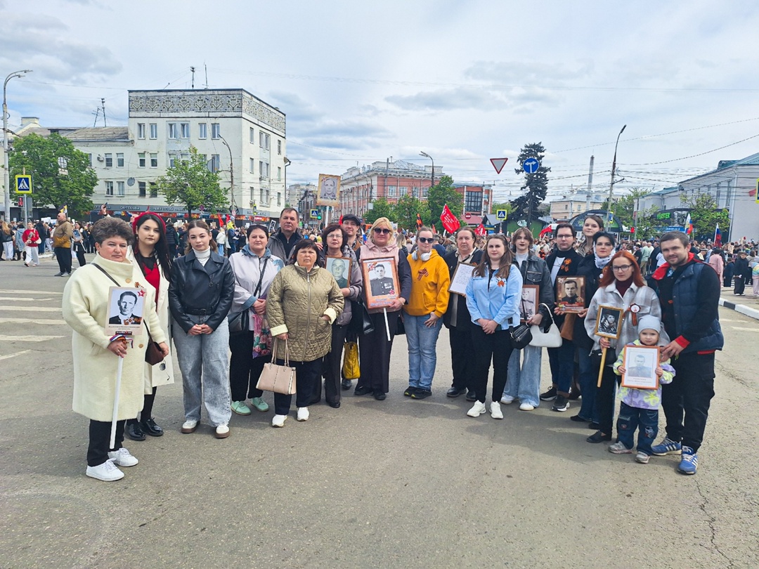 Сотрудники БОУ ОО «Созвездие Орла» приняли участие в Международной акции «Бессмертный полк».